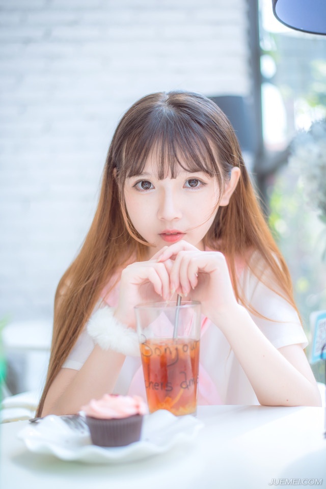 “是又如何？”刘璝冷哼一声道，他现在一门心思找刘璋报仇，但也没想过真投了吕布，因此态度格外强硬。
